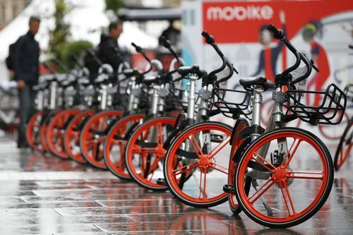 6月29日，來自中國的摩拜單車在英國第二大城市曼徹斯特亮相。新華社發(fā)