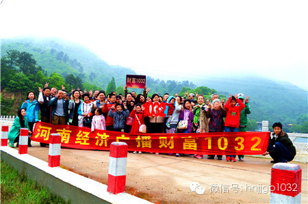 這么美的地方，我們合影留念，看大家多開(kāi)心！
