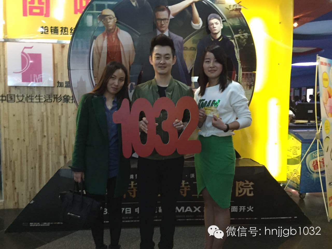 傳說(shuō)中的Johnny終于現(xiàn)身啦！還是美女魅力大哦。帥哥美女好養(yǎng)眼，小編忍不住要多看幾眼呢。