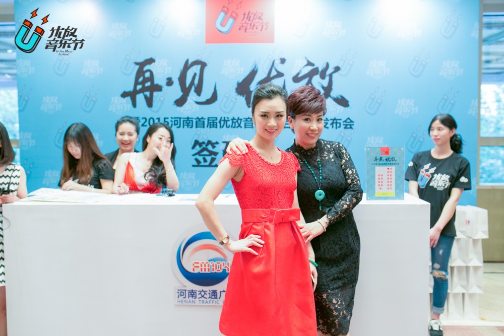 貼心的南方姐姐和美女主播小佩，海洋是不是每天都要流口水呀！