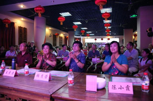我省著名豫劇表演藝術(shù)家素君（左2）、常香玉弟子、國(guó)家一級(jí)演員張?jiān)聵s（右2）