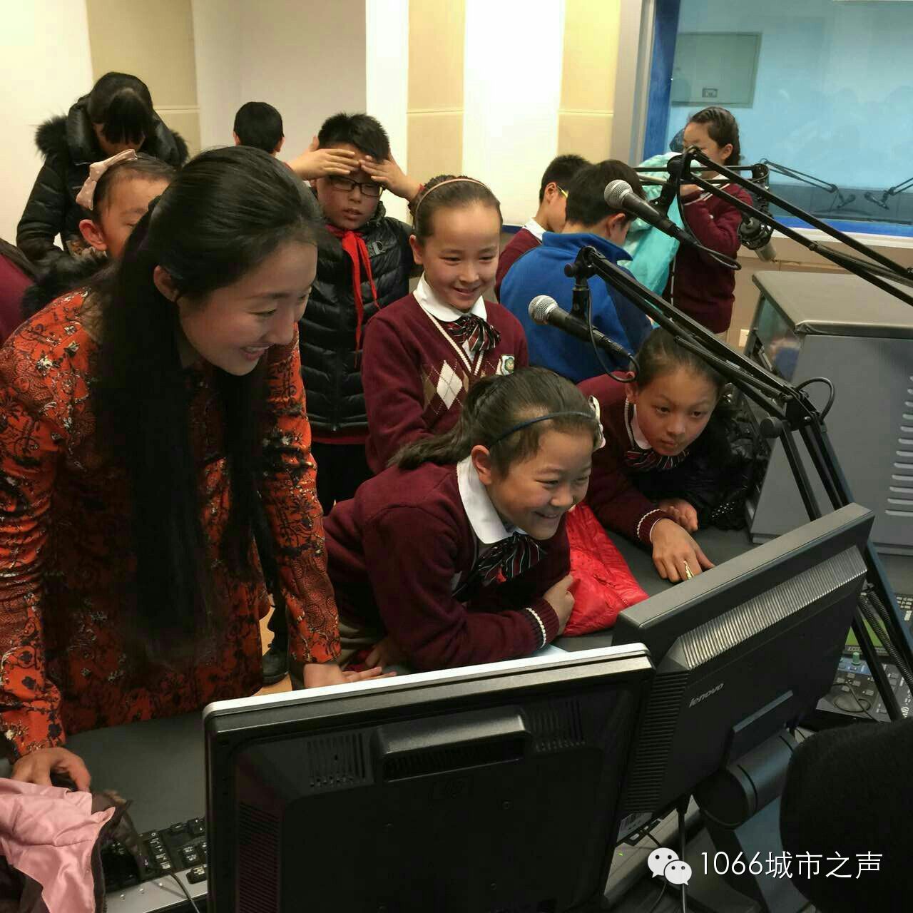 “好激動(dòng)，好激動(dòng)”！天天上學(xué)、放學(xué)都從廣播大廈經(jīng)過(guò)，今天終于進(jìn)來(lái)了！