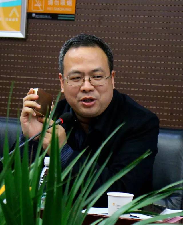 看看上面這位，就是我們1066最紅的男人——付總。