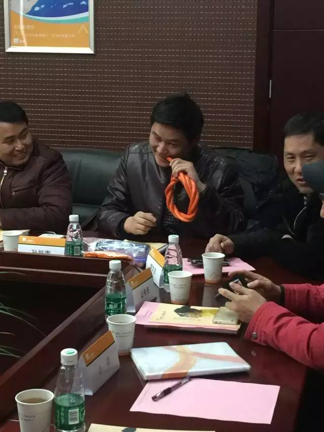 小編想問一下咬膠管的孫老師，優(yōu)質(zhì)膠管的口感如何呢？