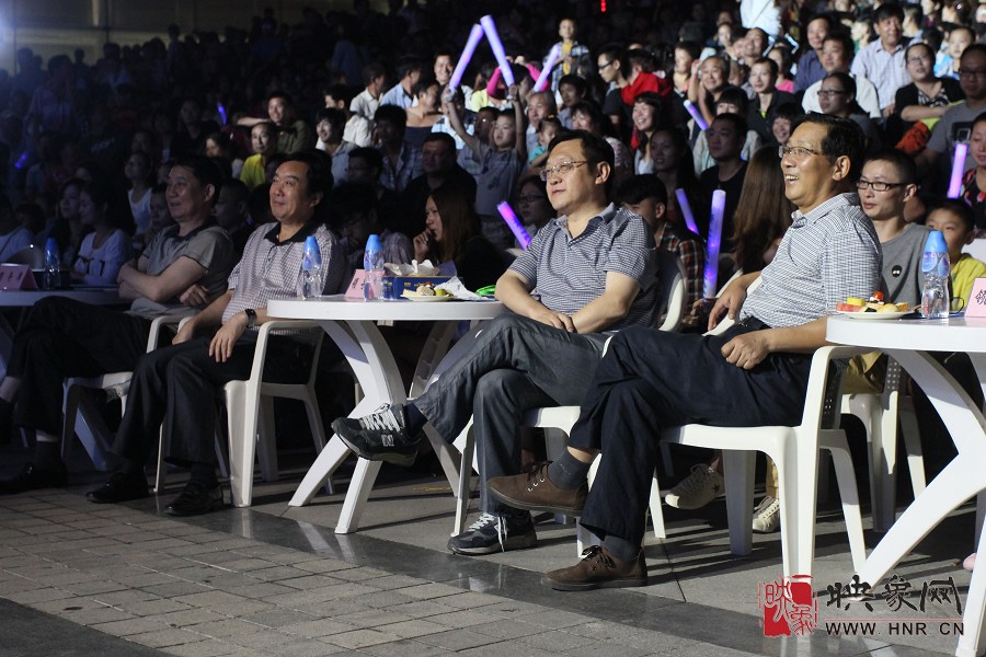 到場的河南人民廣播電臺各位領(lǐng)導 到場的河南人民廣播電臺各位領(lǐng)導