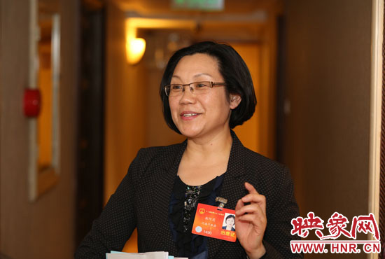 全國(guó)人大代表、商丘市實(shí)驗(yàn)小學(xué)校長(zhǎng)高阿莉做客映象網(wǎng)兩會(huì)微視。