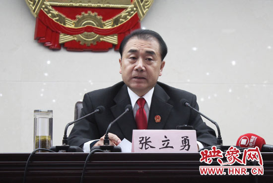 省高院院長(zhǎng)張立勇說，全省法院一定要堅(jiān)定為農(nóng)民工討薪的立場(chǎng)不動(dòng)搖