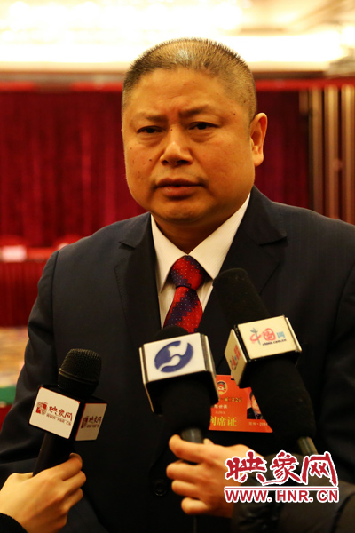 全國政協(xié)委員，河南弘昌集團(tuán)、信陽毛尖集團(tuán)董事長陳世強(qiáng)