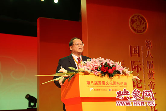 臺(tái)灣大學(xué)哲學(xué)系教授、美國(guó)耶魯大學(xué)哲學(xué)博士傅佩榮做演講