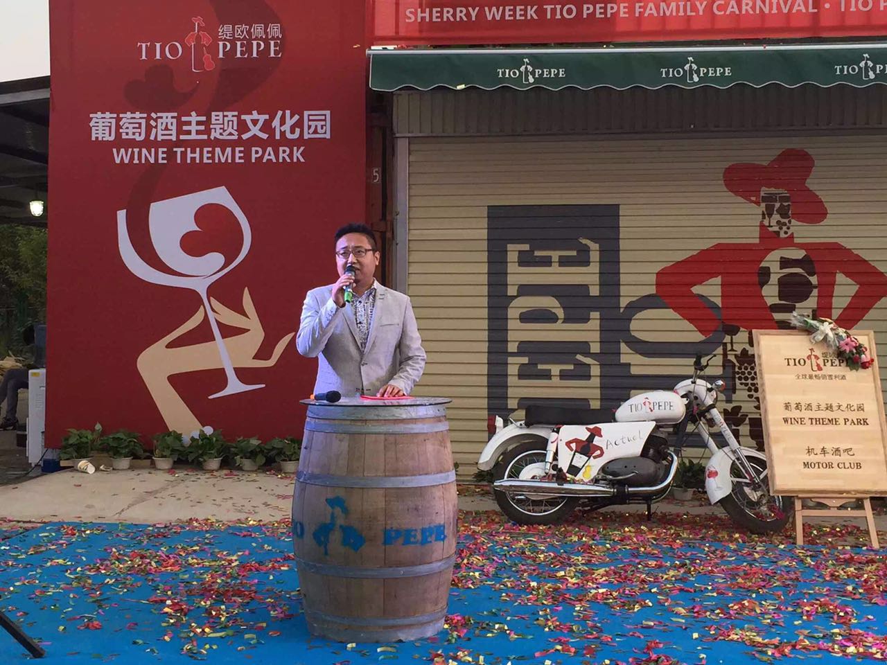 我們的巖歐巴出場嘍！真的是迷倒臺下一片！