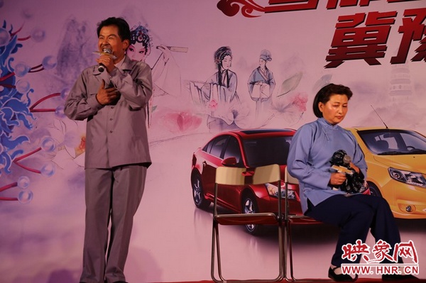 戲曲演員劉海功表演的《月下相會》經(jīng)典生動，詼諧幽默。
