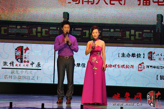 現(xiàn)場主持人池城、張彤
