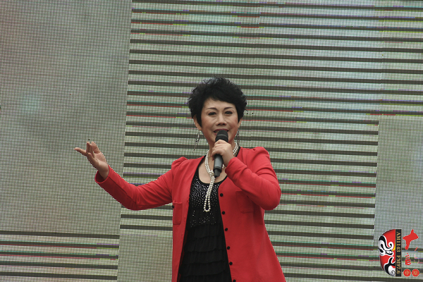 著名豫劇表演藝術(shù)家魏俊英現(xiàn)場(chǎng)演唱豫劇《紅菊》選段“十祝?！?、《五世請(qǐng)纓》選段“先王爺封我是個(gè)長(zhǎng)壽星”