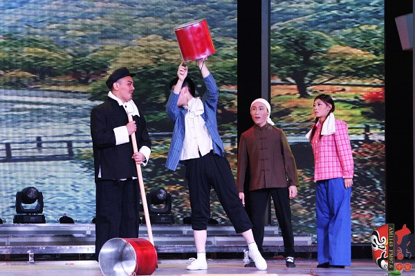 第五場(chǎng)，素雅青年豫劇團(tuán)徐國(guó)言飾老支書