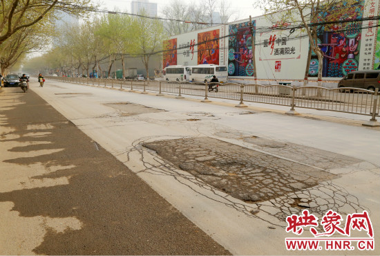 南陽(yáng)路因?yàn)榈罔F將要施工而暫緩大修。