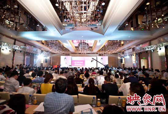 5月28日，一場河南企業(yè)家的盛會在鄭州舉辦，群象島2015夏季峰會以奮斗者為本致敬奮斗者。