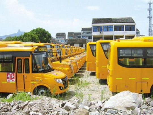52輛新校車開(kāi)進(jìn)村成了“僵尸車”