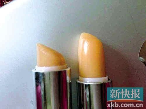 ■蘇小姐將其在專柜和聚美優(yōu)品購(gòu)買的伊麗莎白雅頓唇膏對(duì)比，產(chǎn)品包裝和唇膏顏色明顯不同。