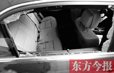 前日晚，鄭州市順河路一家屬院，一輛汽車被撬，物品被盜