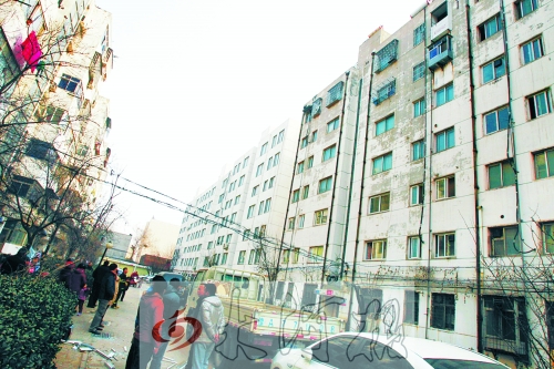 鄭州市瑞達(dá)路啟明村小區(qū)一戶居民家中（紅圈標(biāo)示處），天然氣發(fā)生爆炸。