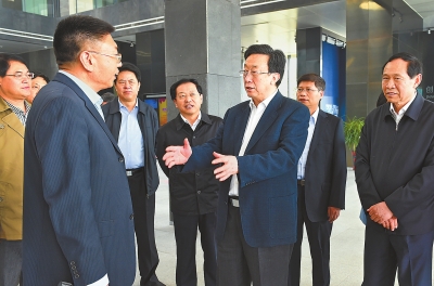 4月9日，省委書記、省人大常委會(huì)主任郭庚茂帶隊(duì)，在洛陽高新技術(shù)產(chǎn)業(yè)集聚區(qū)內(nèi)觀摩考察。