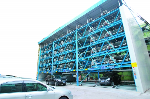 商務(wù)廳（北院）內(nèi)新建一個立體停車場，有68個停車位，但目前停車率不高。