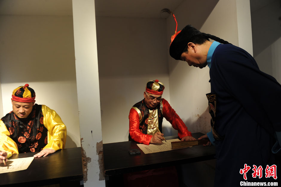 圖為“考試”現(xiàn)場(chǎng)。中新社發(fā) 張浪 攝