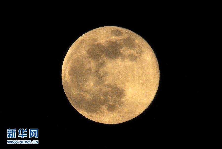 6月23日晚，云南省昆明市上空的圓月。