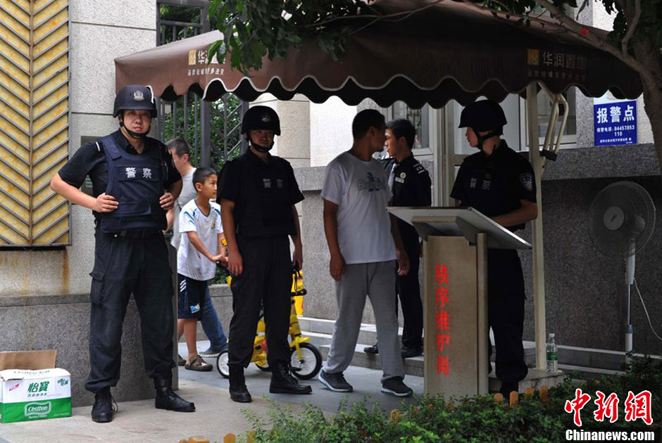 7月31日，成都成華區(qū)二十四城小區(qū)發(fā)生警匪槍?xiě)?zhàn)。