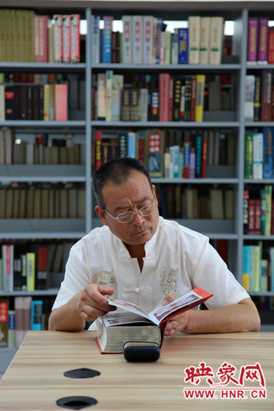 圖書館內(nèi)巨大的存書量，能讓鄭州市民盡情感受閱讀的快樂。