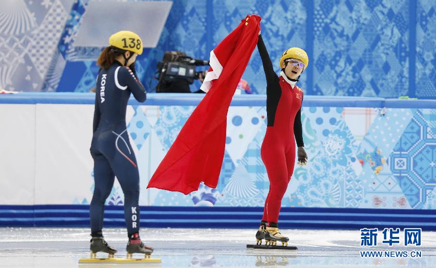 2月13日，中國選手李堅柔（右）在比賽后慶祝。