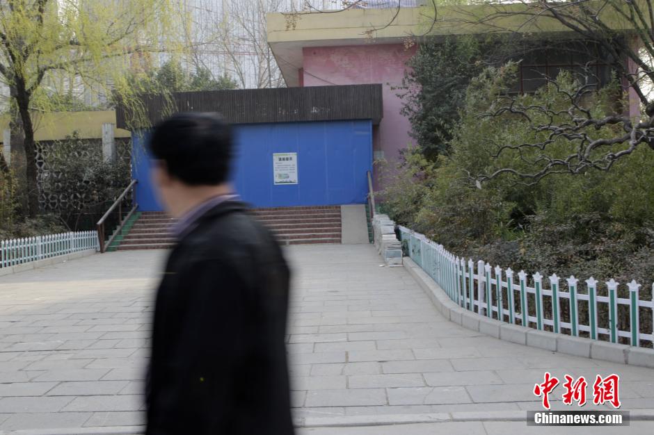 3月17日，河南鄭州動(dòng)物園，原經(jīng)批準(zhǔn)用于大熊貓飼養(yǎng)的場(chǎng)館已經(jīng)關(guān)門。