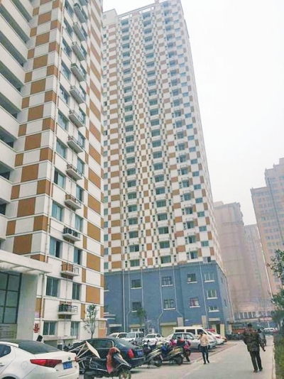 鄭州中基都市春天小區(qū)的公租房一直在閑置,樓下門面房已營(yíng)業(yè)很長(zhǎng)時(shí)間。