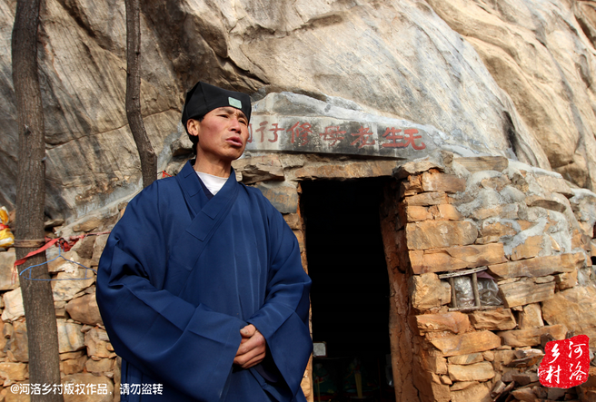 在這個山洞住多久，他沒有時間表，他說要看自己的內(nèi)心，修行夠了就離開，如果需要繼續(xù)修行，就從這里“安老病死