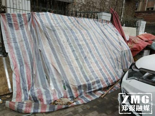 環(huán)衛(wèi)工3點(diǎn)起床怕影響孫子睡覺(jué) 住窩棚兩年多