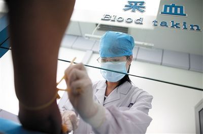 2010年5月，北京艾滋病毒攜帶者可以進(jìn)行快速檢測。新京報資料圖片 韓萌 攝