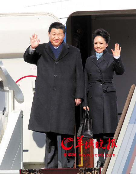 國(guó)家主席習(xí)近平首次出訪俄羅斯，夫人彭麗媛陪同。
