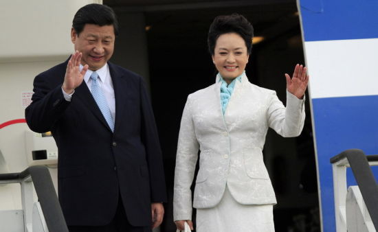 習(xí)近平和夫人彭麗媛在坦桑尼亞。資料圖