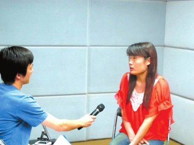 醫(yī)藥代表王慧在接受媒體采訪。記者 袁國禮/攝