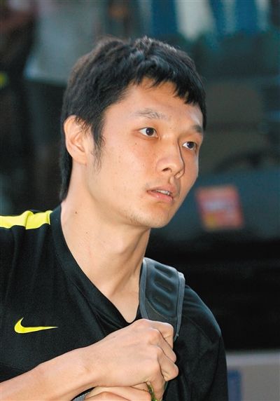 楊智 足球守門員,現(xiàn)效力于北京國安隊,為國家隊守門員。