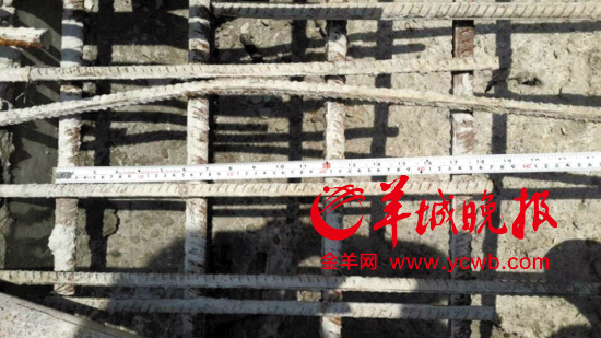 黃建清提供的E出入口鋼筋間距，顯示為15厘米
