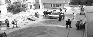 警車視而不見。（視頻截圖）