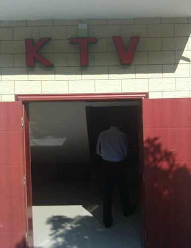 陜西留壩縣委黨校內(nèi)KTV。網(wǎng)友微博截圖