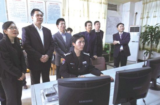 國家民政部農(nóng)村社區(qū)驗收評估組對南海區(qū)農(nóng)村社區(qū)建設(shè)進行檢查驗收。