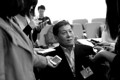 昨天，北京市高院院長(zhǎng)慕平接受媒體采訪(fǎng)。京華時(shí)報(bào)記者張斌攝