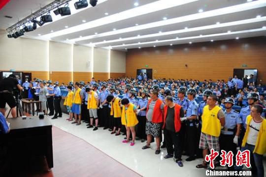 徐州市中級(jí)人民法院召開(kāi)毒品犯罪案件集中宣判大會(huì),11名被告人被判處死刑、無(wú)期徒刑和有期徒刑不等。