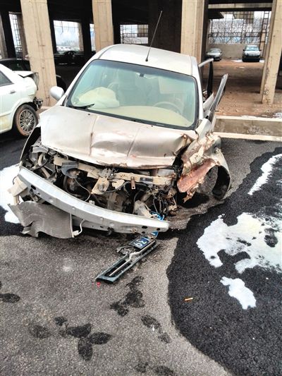 事發(fā)轎車。吳英供圖