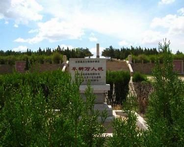 網(wǎng)絡(luò)曝光遼寧阜新“萬(wàn)人坑”遺址遭到嚴(yán)重破壞，出現(xiàn)紀(jì)念碑損壞、館內(nèi)沒照明、遺骨散失等問(wèn)題