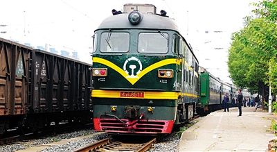 綠皮車 較早的老式火車，客車車廂以綠色為主