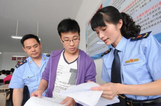 教育部：明年高校畢業(yè)生將達749萬，支持大學(xué)生休學(xué)創(chuàng)業(yè)